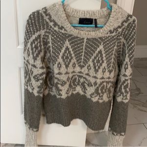 Line sweater